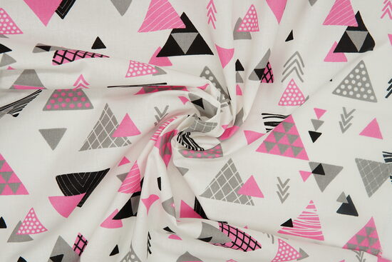 Kokvilna - Trijstūri ar bultām (rozā, pelēki) uz balta fona